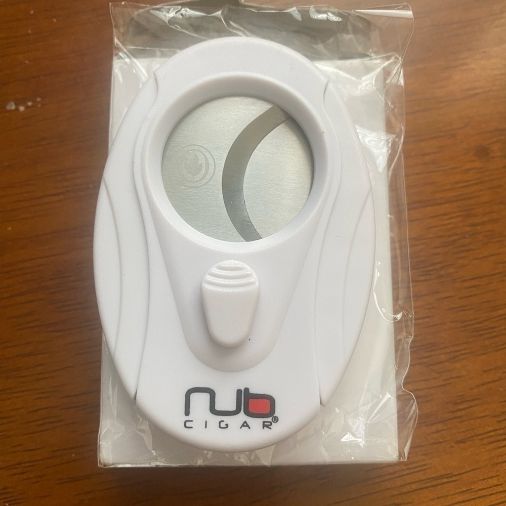 OLIVA, NUB DOUBLE BLADE STAINLESS STEEL CIGAR CUTTER Brand New in box.‌ - Picture 2 of 4